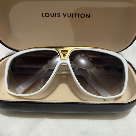 COPY - Authentic Louis Vuitton sunglasses - Picture 1 of 4
